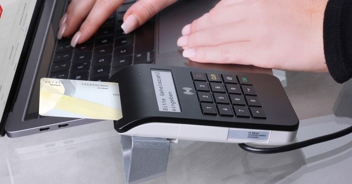 citac kartica i racunalo u ordinaciji za elektronicki potpis