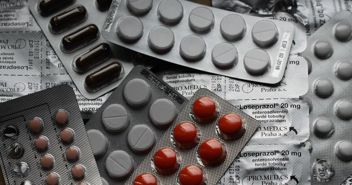 lijek za refluks tablete i casa vode na stolu